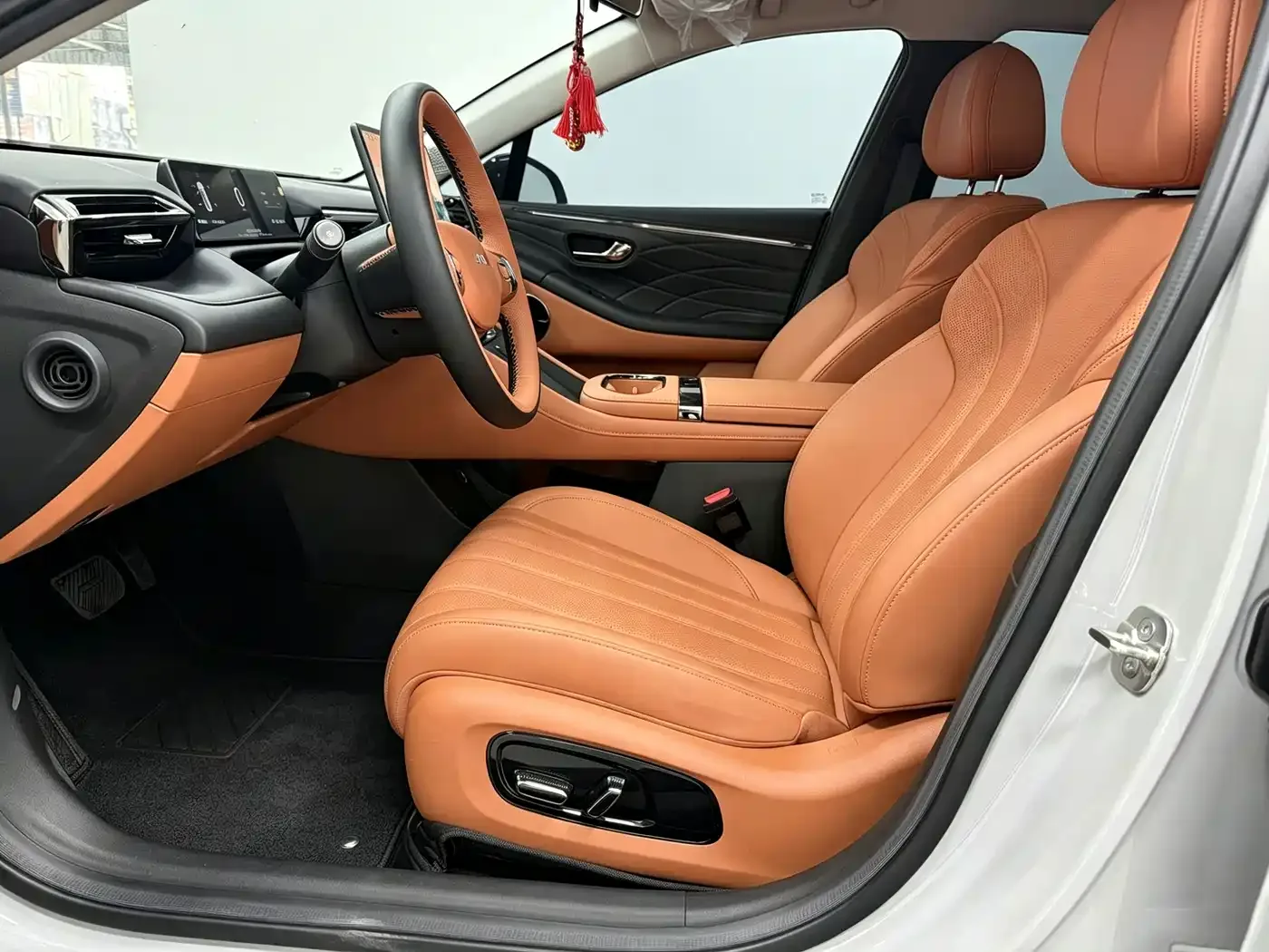 Aion AION RT 2026 520 Base Model — Фото автомобиля 13