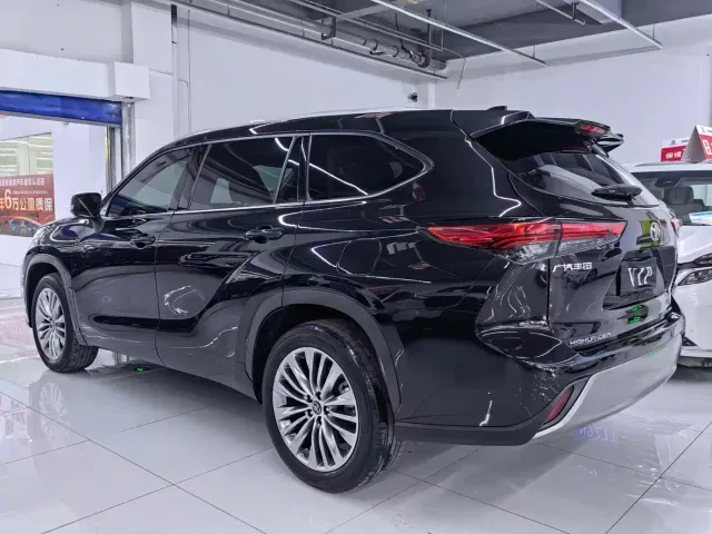 Toyota Highlander — Фото автомобиля 7