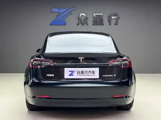 Tesla Model 3 — Фото автомобиля 4