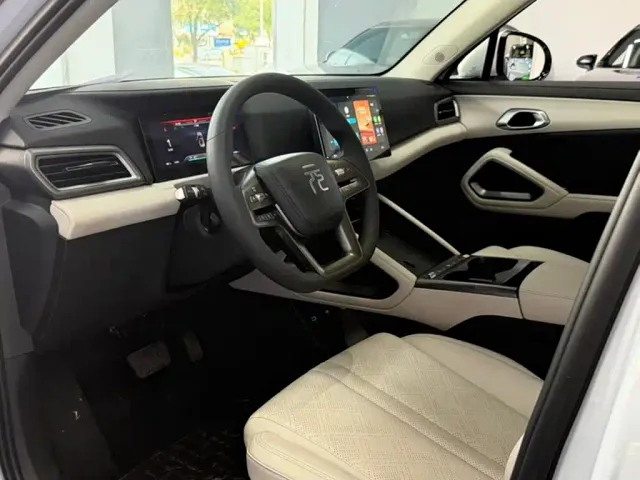 BYD Yuan UP 2024 301KM Leading Edition — Фото автомобиля 6