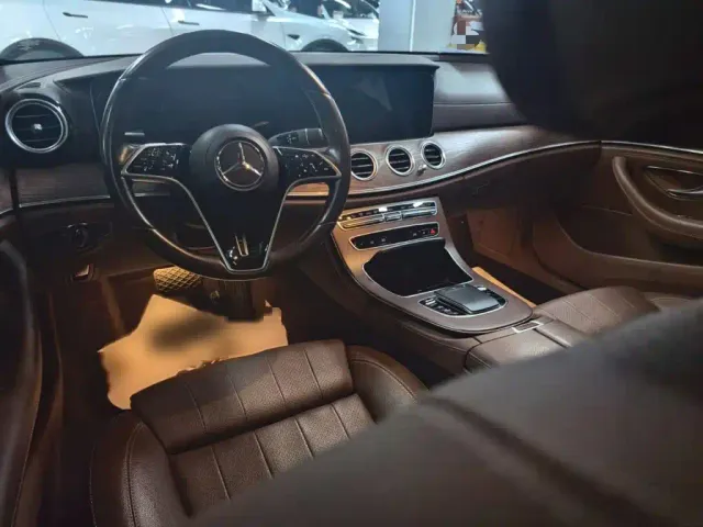 Mercedes-Benz E-Class — Фото автомобиля 11