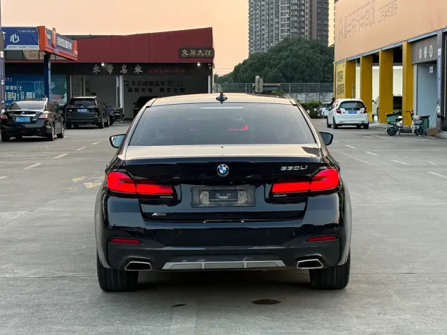 BMW 5 Series — Фото автомобиля 19