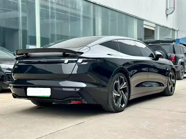 Lynk & Co Z10 — Фото автомобиля 8