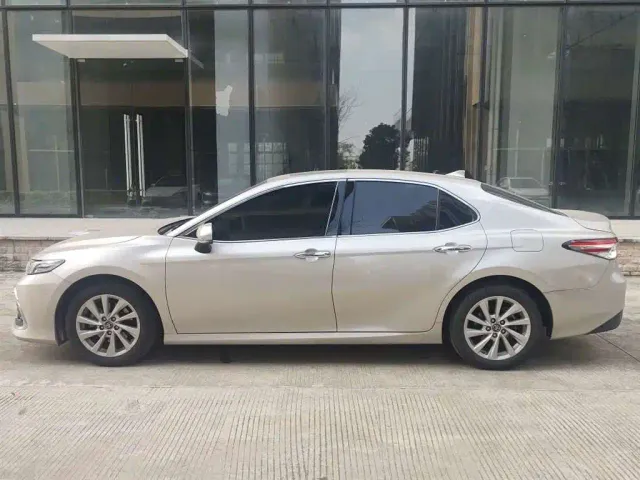 Toyota Camry — Фото автомобиля 3