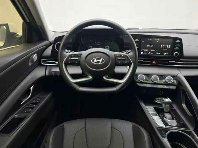 Hyundai Elantra — Фото автомобиля 18
