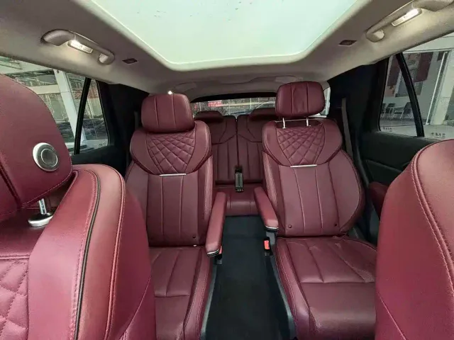 Hongqi E-HS9 — Фото автомобиля 10