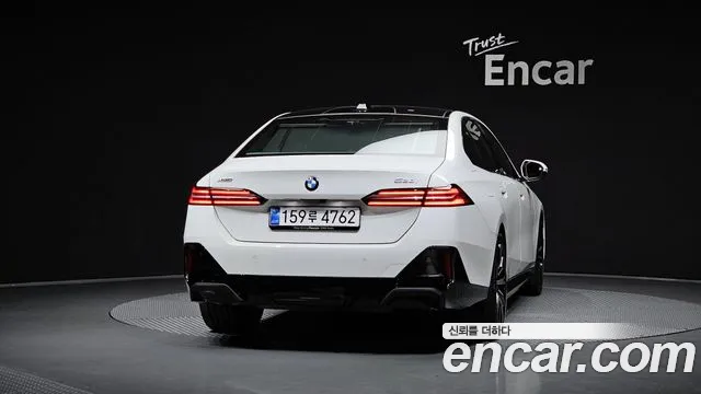 BMW 5-Series 5 серия (G60) 530i xDrive M Sport — Фото автомобиля 4