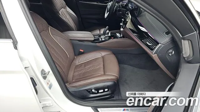 BMW 5-Series 5 серия (G30) 530i xDrive M Sport — Фото автомобиля 24