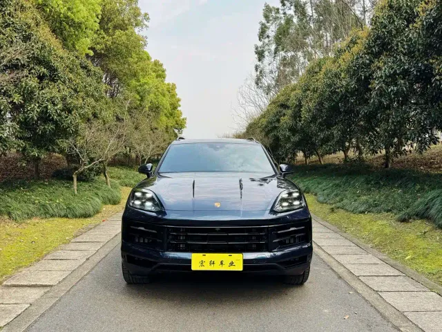 Porsche Cayenne — Фото автомобиля 2