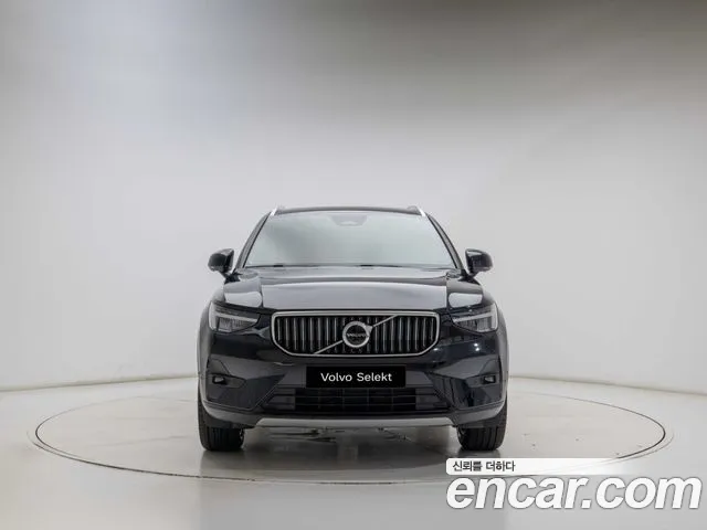 Вольво XC40 B4 Ultimate Bright — Фото автомобиля 2