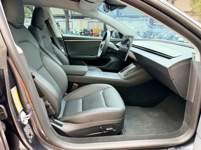 Tesla Model 3 — Фото автомобиля 9