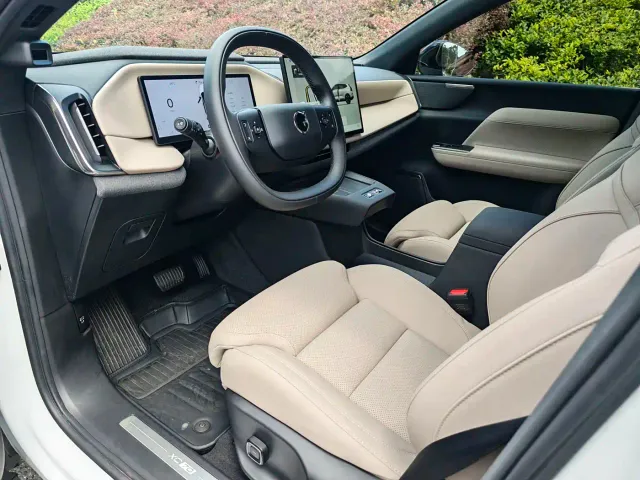 Volvo XC70 Plug-in Hybrid — Фото автомобиля 6