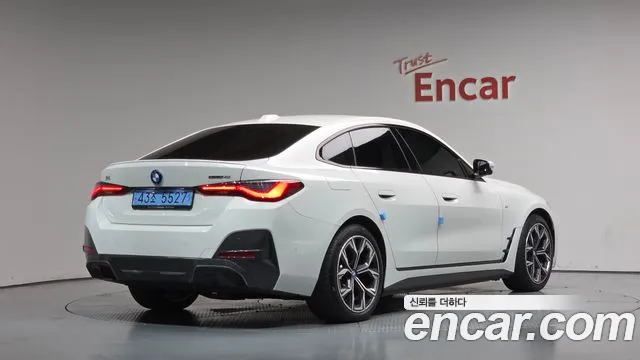 Фотография автомобиля — BMW i4
