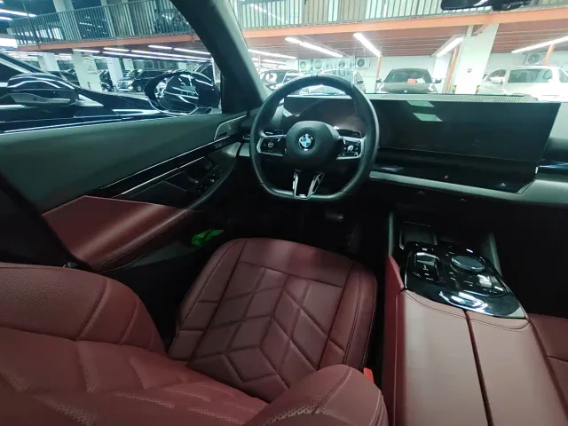 BMW 5 Series — Фото автомобиля 13
