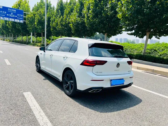 Volkswagen Golf — Фото автомобиля 9