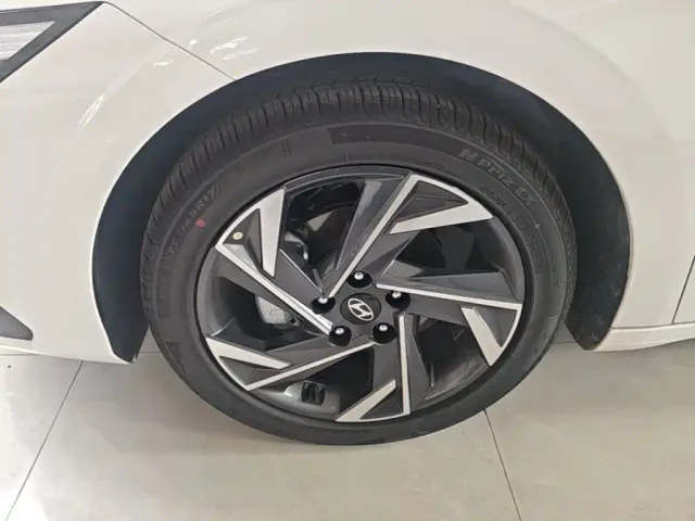 Hyundai Elantra — Фото автомобиля 22