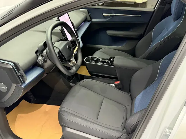 Volvo EX30 — Фото автомобиля 9