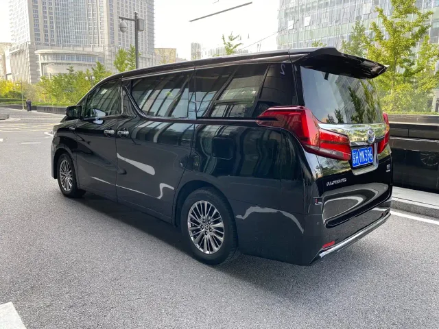 Toyota Alphard — Фото автомобиля 4