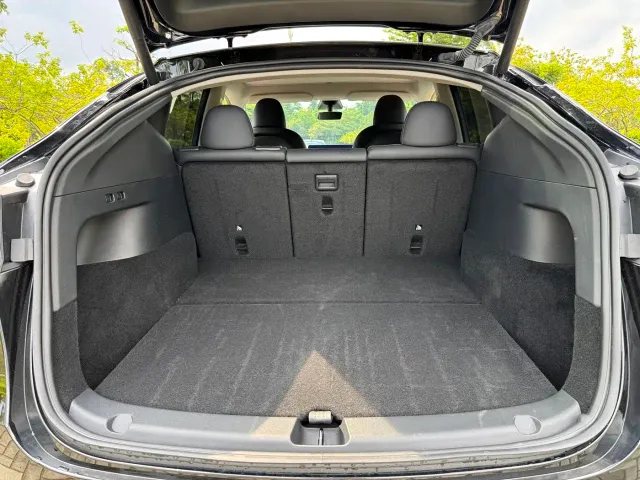 Tesla Model Y — Фото автомобиля 24