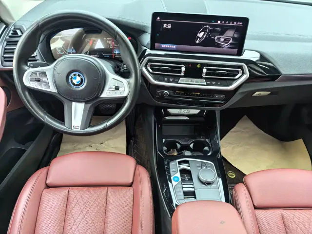 BMW iX3 — Фото автомобиля 8