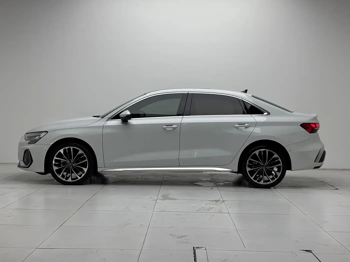 Audi Audi A3 2025 A3L Limousine 35TFSI Flying Premium — Фото автомобиля 23