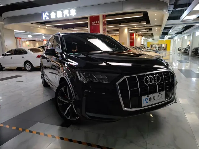 Audi Q7 — Фото автомобиля 3