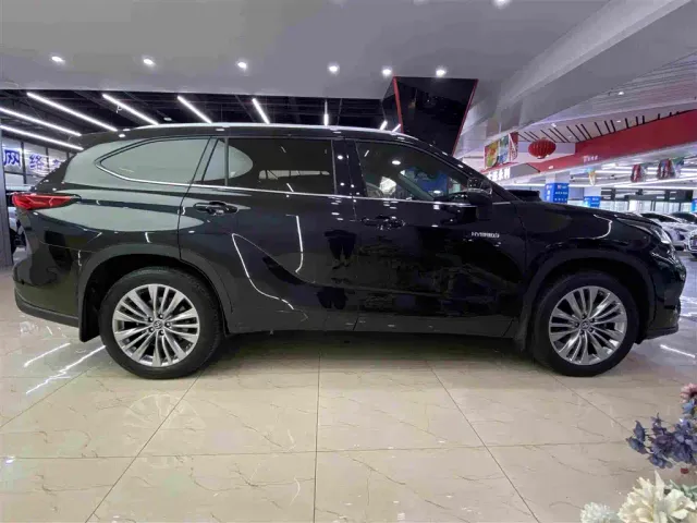 Toyota Highlander — Фото автомобиля 15