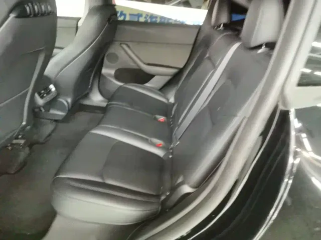 Tesla Model Y — Фото автомобиля 16