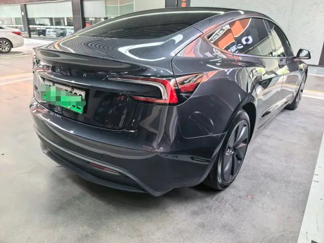 Tesla Model 3 — Фото автомобиля 12
