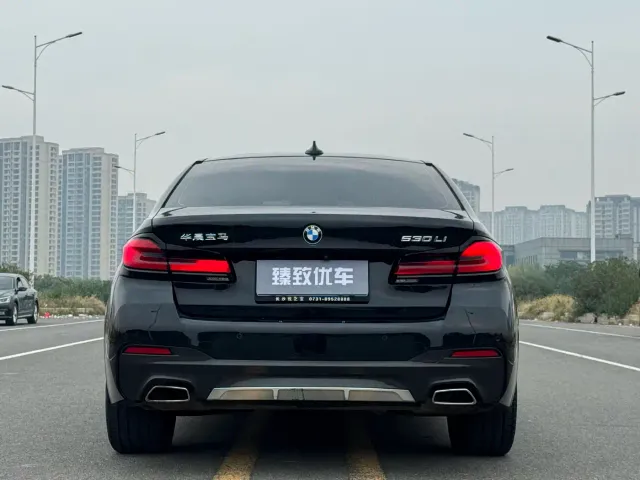 BMW 5 Series — Фото автомобиля 9