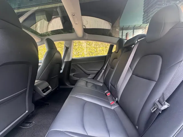 Tesla Model 3 — Фото автомобиля 18