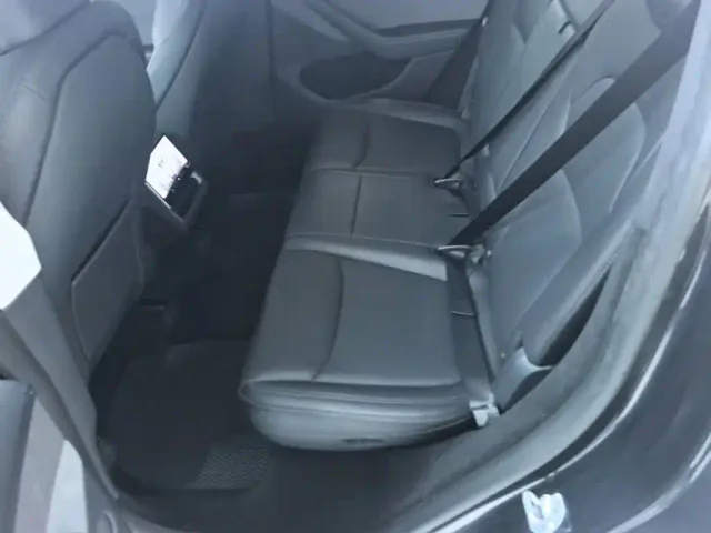 Tesla Model Y — Фото автомобиля 16