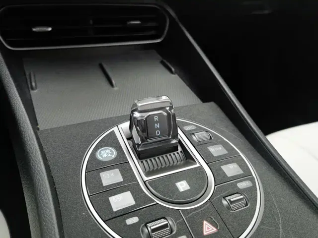 BYD Seal 05 DM-i — Фото автомобиля 13
