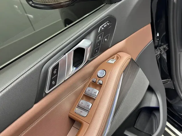 BMW X7 — Фото автомобиля 10