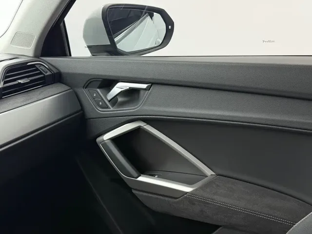 Audi Q3 — Фото автомобиля 11