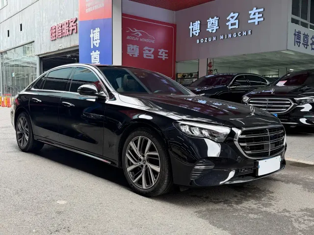 Mercedes-Benz E-Class — Фото автомобиля 3
