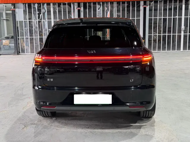 Li Auto L7 — Фото автомобиля 4