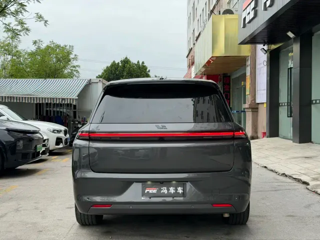 Li Auto L8 — Фото автомобиля 12