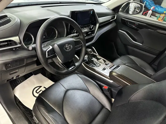 Toyota Highlander — Фото автомобиля 11