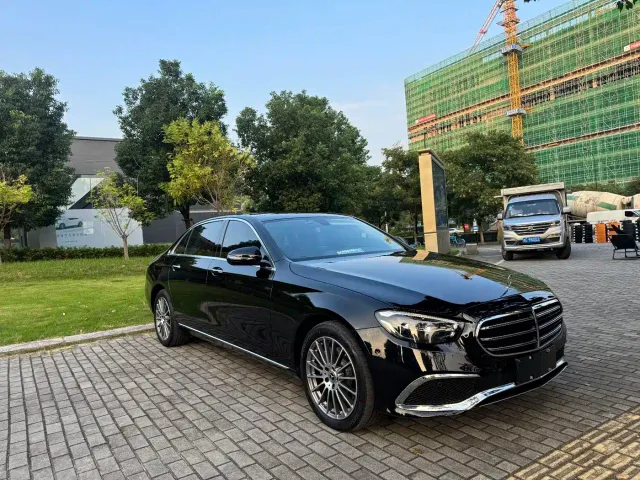 Mercedes-Benz E-Class — Фото автомобиля 3