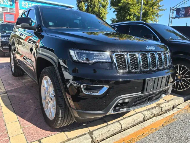 Фотография автомобиля — Jeep Grand Cherokee