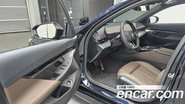 BMW 5-Series — Фото автомобиля 10