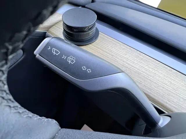 Tesla Model Y — Фото автомобиля 11