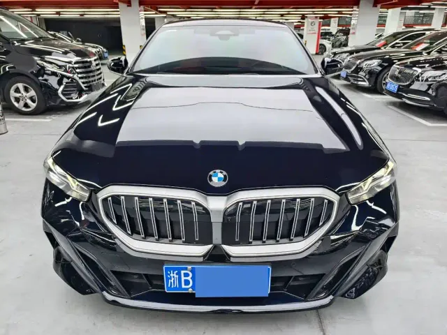 BMW 5 Series — Фото автомобиля 2