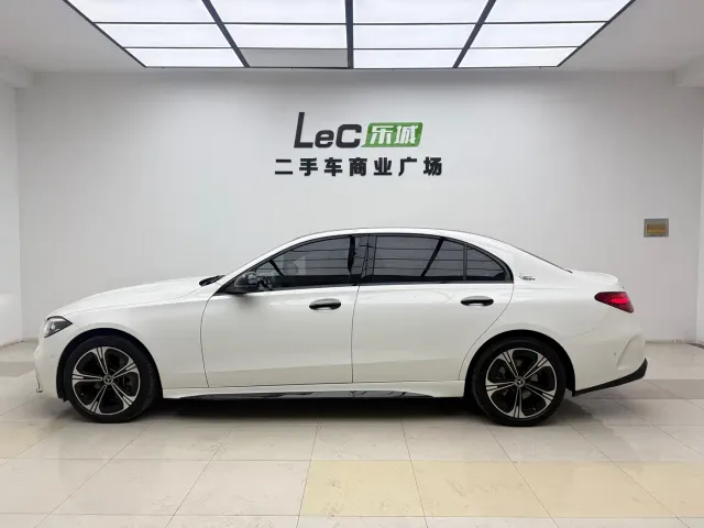 Mercedes-Benz C-Class — Фото автомобиля 3
