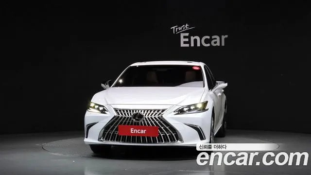 Фотография автомобиля — Lexus ES