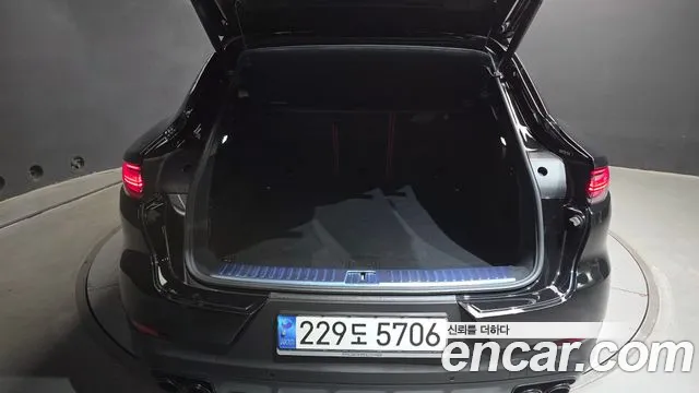 Porsche Cayenne — Фото автомобиля 30