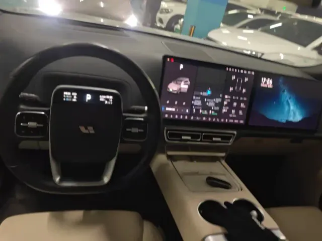 Li Auto L8 — Фото автомобиля 6