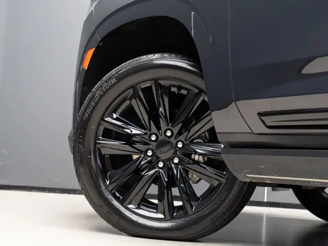 Cadillac Escalade — Фото автомобиля 8