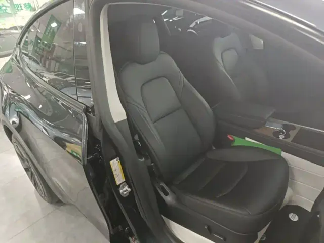 Tesla Model Y — Фото автомобиля 24